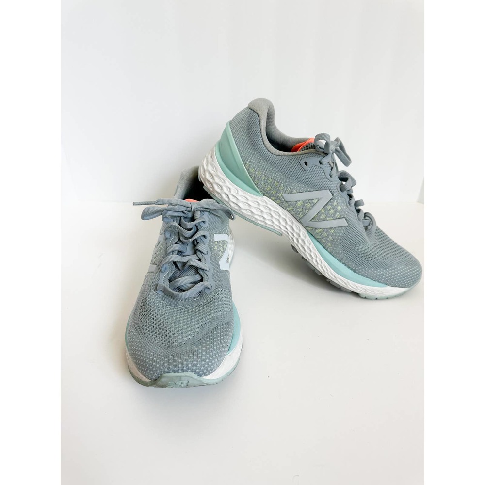 NEW BALANCE Women's Competition Running Shoes size 9